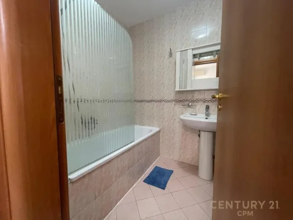 Tirane, jepet me qera apartament 2+1 Kati 4, 103 m² 750 € (Pazari Ri)