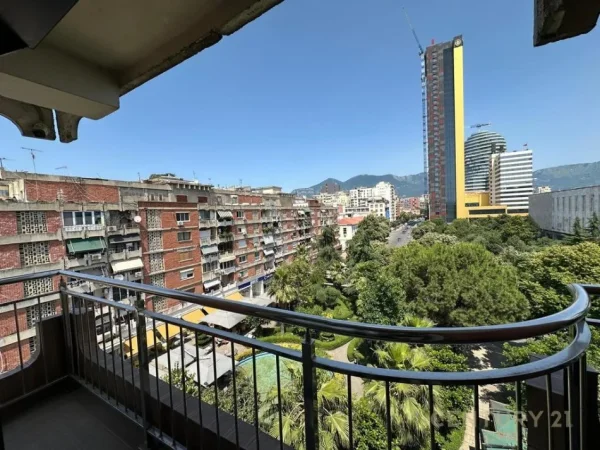 Tirane, jepet me qera apartament 1+1 Kati 5, 85 m² 840 € (Qender)