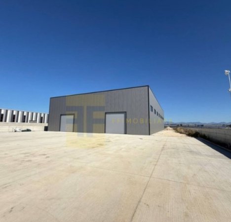 Durres, jepet me qera magazine Kati 0, 1.500 m² 4.500 € (Pranë Universitetit, Durrës)