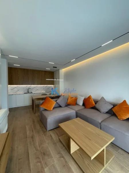 Tirane, jap me qera apartament 2+1+Ballkon Kati 6, 112 m² 1.300 € (Kodra e Diellit, kompleksi Kurora e Kopshtit Botanik)