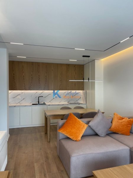 Tirane, jap me qera apartament 2+1+Ballkon Kati 6, 112 m² 1.300 € (Kodra e Diellit, kompleksi Kurora e Kopshtit Botanik)