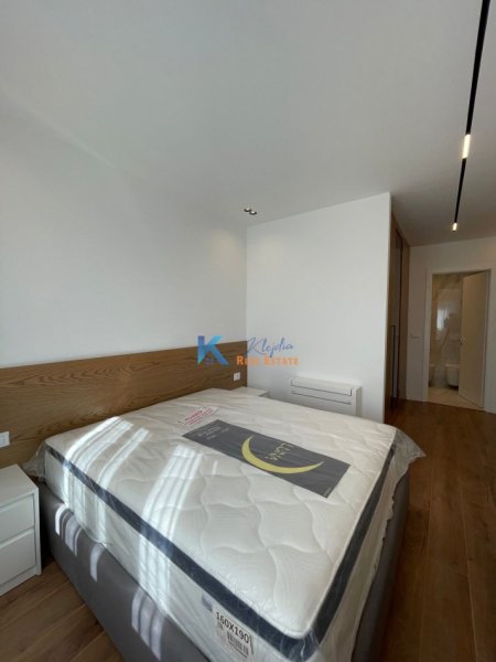 Tirane, jap me qera apartament 2+1+Ballkon Kati 6, 112 m² 1.300 € (Kodra e Diellit, kompleksi Kurora e Kopshtit Botanik)