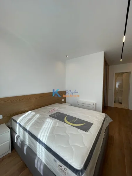 Tirane, jap me qera apartament 2+1+Ballkon Kati 6, 112 m² 1.300 € (Kodra e Diellit, kompleksi Kurora e Kopshtit Botanik)