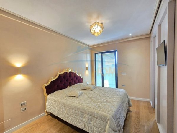 Tirane, shitet apartament 2+1+Ballkon Kati 9, 190 m² 650.000 € (QENDER)