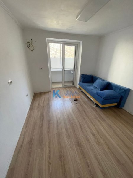 Tirane, jap me qera ambjent biznesi Kati 2, 70 m² (Kryqezimi i Vasil Shantos)