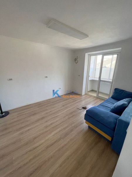 Tirane, jap me qera ambjent biznesi Kati 2, 70 m² (Kryqezimi i Vasil Shantos)