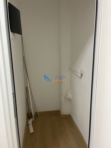 Tirane, jap me qera ambjent biznesi Kati 2, 70 m² (Kryqezimi i Vasil Shantos)