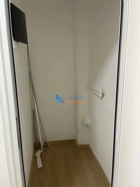 Tirane, jap me qera ambjent biznesi Kati 2, 70 m² (Kryqezimi i Vasil Shantos)
