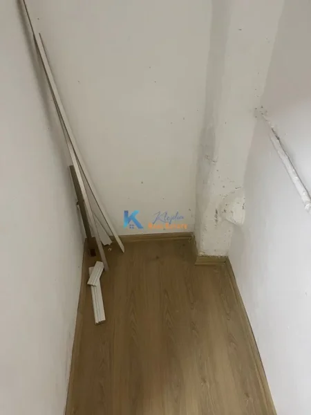 Tirane, jap me qera ambjent biznesi Kati 2, 70 m² (Kryqezimi i Vasil Shantos)