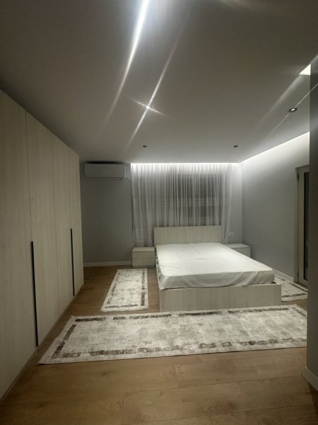 Tirane, jepet me qera apartament 1+1 Kati 4, 55 m² 520 € (Rruga Petro Nini Luarasi)