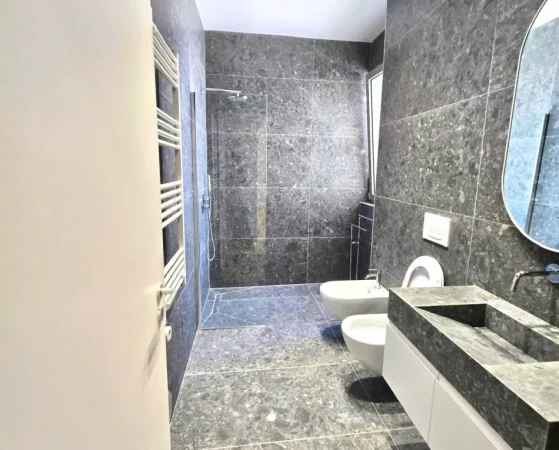 Me Qera : 1+1📍Liqeni I That (Rezidenca Green Valley) - 1300€ || +1 Post Parkimi - S.77m² - Investim Premium✨