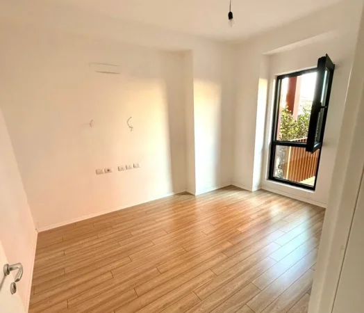 Zyre me Qera:📍Garden Building (Rr. E Kavajes) - 1200€ - S.147m² - Kt.4 || Me 20m² Verande ✨️ - Lokacion Strategjik📌