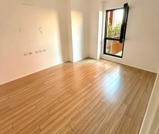 Zyre me Qera:📍Garden Building (Rr. E Kavajes) - 1200€ - S.147m² - Kt.4 || Me 20m² Verande ✨️ - Lokacion Strategjik📌