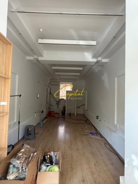 Tirane, jepet me qera dyqan Kati 0, 50 m² 1.300 € (RRUGA E KAVAJES)