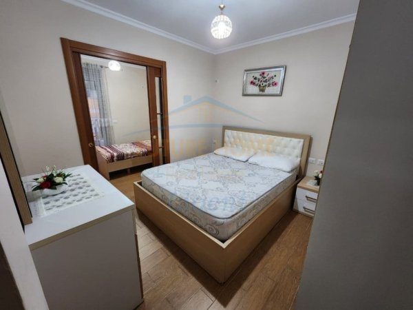 Tirane, jepet me qera apartament 1+1+Ballkon Kati 4, 70 m² 630 € (Liqeni thate)