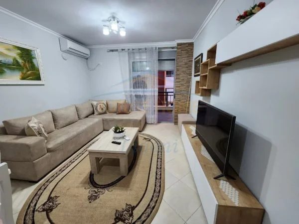 Tirane, jepet me qera apartament 1+1+Ballkon Kati 4, 70 m² 630 € (Liqeni thate)