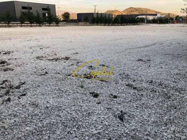 Tirane, jepet me qera toke , 3.000 m² (PRUSH)