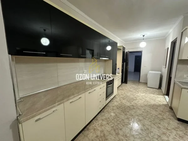 Tirane, jepet me qera apartament 2+1+Ballkon Kati 6, 120 m² 600 € (Laprakë, Rruga Dritan Hoxha Tirana, Albania)