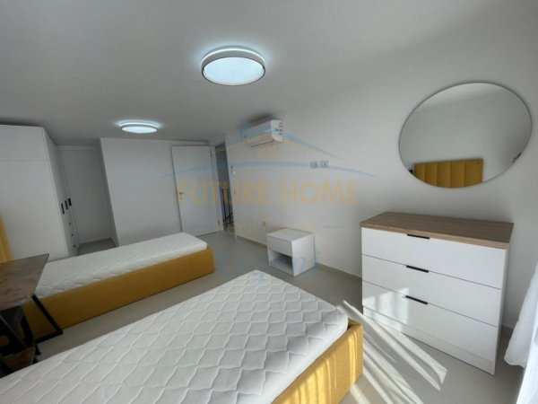 Tirane, jepet me qera apartament duplex 3+1 Kati 1, 160 m² 1.470 € 