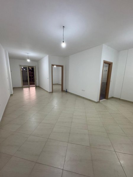 Tirane, shitet apartament 1+1+Ballkon Kati 2, 79 m² 107.000 € (Fresku,Rruga e Dajtit)