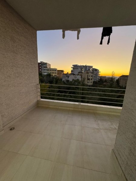 Tirane, shitet apartament 1+1+Ballkon Kati 2, 79 m² 107.000 € (Fresku,Rruga e Dajtit)