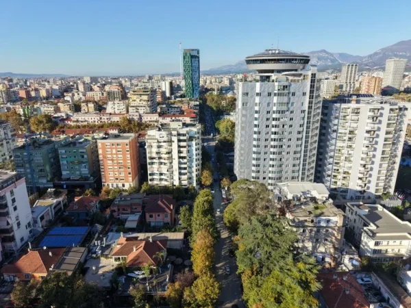 Tirane, jepet me qera ambjent biznesi , 620 m² 14.000 € 