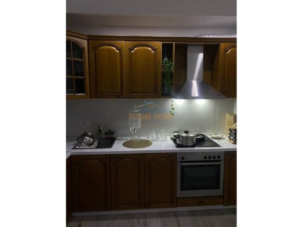 Tirane, jap me qera apartament 2+1+Ballkon Kati 2, 72 m² 500 € (PORCELAN)