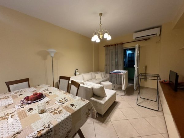 Tirane, jepet me qera apartament 2+1 Kati 6, 700 € 