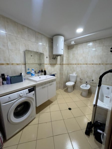 Tirane, jepet me qera apartament 2+1 Kati 6, 700 € 