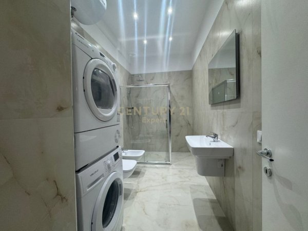 Tirane, jepet me qera apartament 2+1 Kati 2, 74 m² 500 € (Ish Dogana)