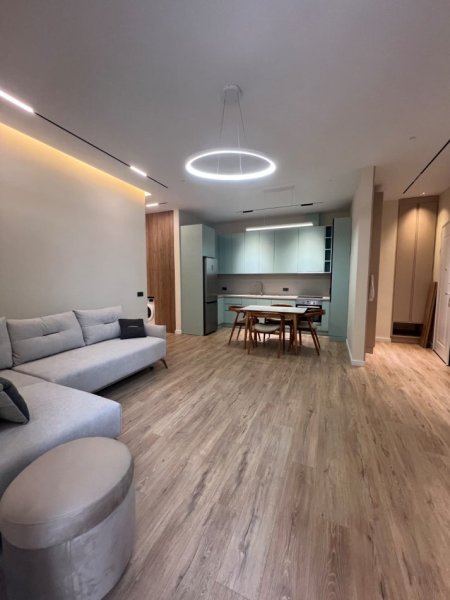 Jepet me Qira Apartament 2+1 te Komplekesi Delijorgji me cmimin  1.300 €URO