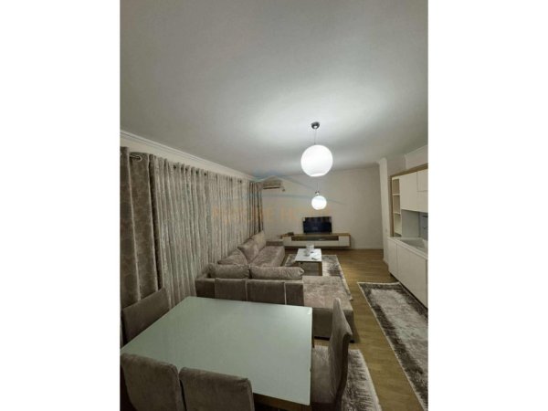 Tirane, jepet me qera apartament 2+1 Kati 6, 95 m² 600 € (Rruga 5 Maji)