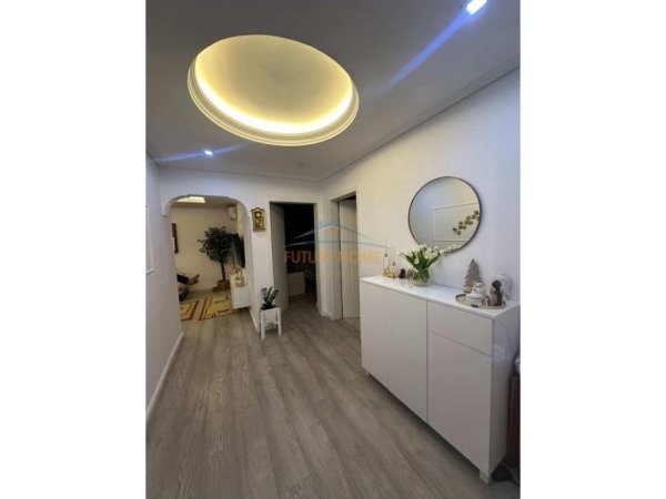 Tirane, jepet me qera apartament 2+1 Kati 2, 72 m² 500 € (PORCELAN)