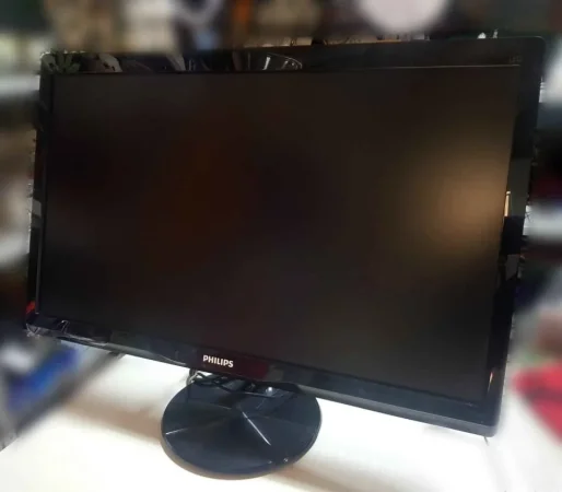 Lushnje, shes Monitorin "Philips 247E " 24 inch. Butonat me prekje. Lidhje me VGA dhe DVI. Cmimi 29 mij te vjetra