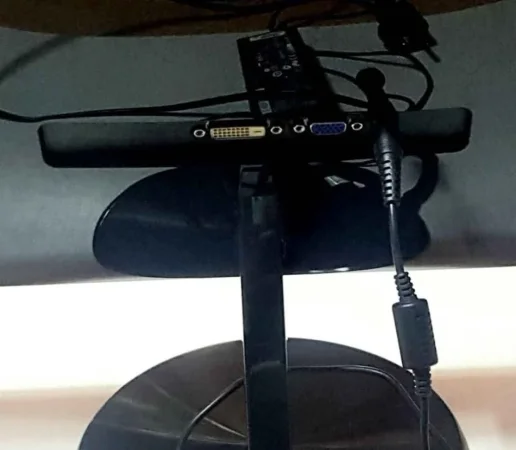 Lushnje, shes Monitorin "Philips 247E " 24 inch. Butonat me prekje. Lidhje me VGA dhe DVI. Cmimi 29 mij te vjetra