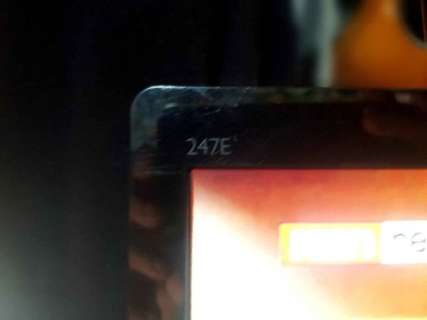 Lushnje, shes Monitorin &quot;Philips 247E &quot; 24 inch. Butonat me prekje. Lidhje me VGA dhe DVI. Cmimi 30 mij te vjetra