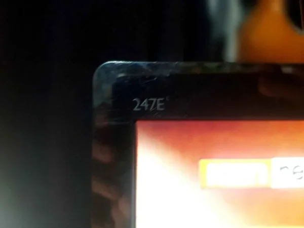 Lushnje, shes Monitorin "Philips 247E " 24 inch. Butonat me prekje. Lidhje me VGA dhe DVI. Cmimi 29 mij te vjetra