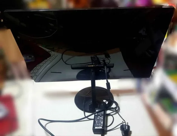 Lushnje, shes Monitorin "Philips 247E " 24 inch. Butonat me prekje. Lidhje me VGA dhe DVI. Cmimi 29 mij te vjetra