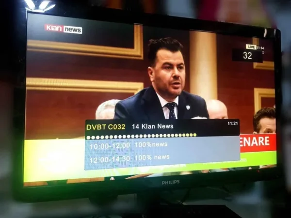 Lushnje, shes Monitorin "Philips 247E " 24 inch. Butonat me prekje. Lidhje me VGA dhe DVI. Cmimi 29 mij te vjetra