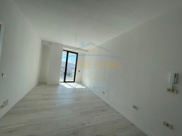 Tirane, jepet me qera ambjent biznesi Kati 10, 74 m² 700 € (Mine Peza)