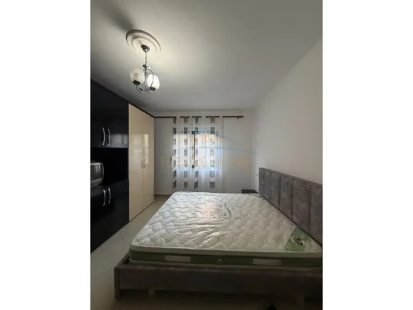Tirane, jepet me qera apartament 3+1 Kati 1, 98 m² 550 € (Ish Parku)