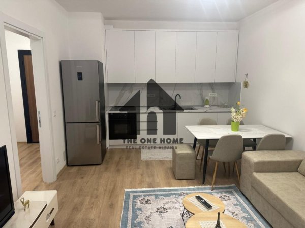 Tirane, jepet me qera 2+1+Ballkon Kati 4, 95 m² 450 € (Univers City.)