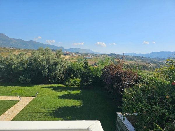 Tirane, shitet Vile , 444 m² 