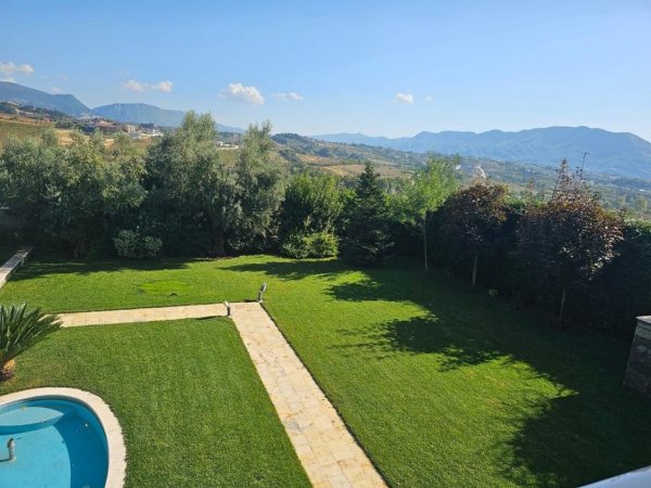 Tirane, shitet Vile , 444 m² 