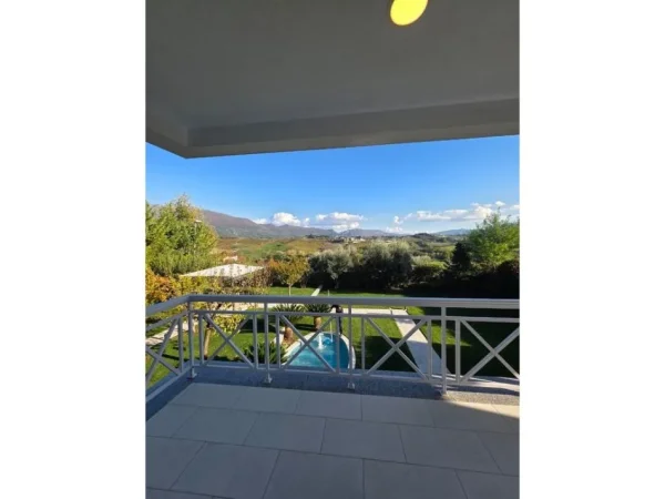 Tirane, shitet Vile , 444 m² 