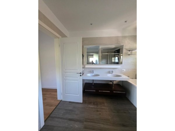 Tirane, shitet Vile , 444 m² 