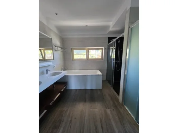 Tirane, shitet Vile , 444 m² 