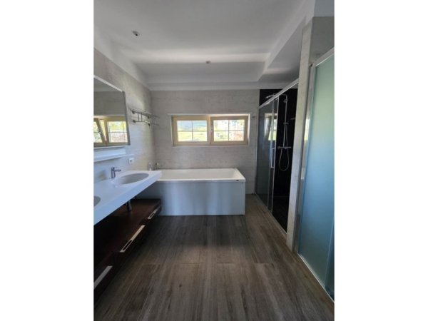 Tirane, shitet Vile , 444 m² 