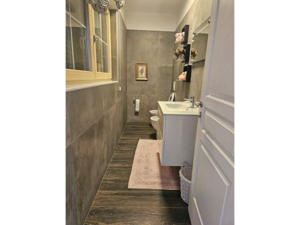 Tirane, shitet Vile , 444 m² 