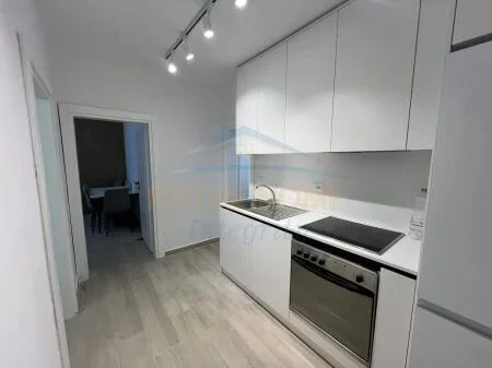 Tirane, jepet me qera apartament 1+1 Kati 1, 50 m² 470 € 